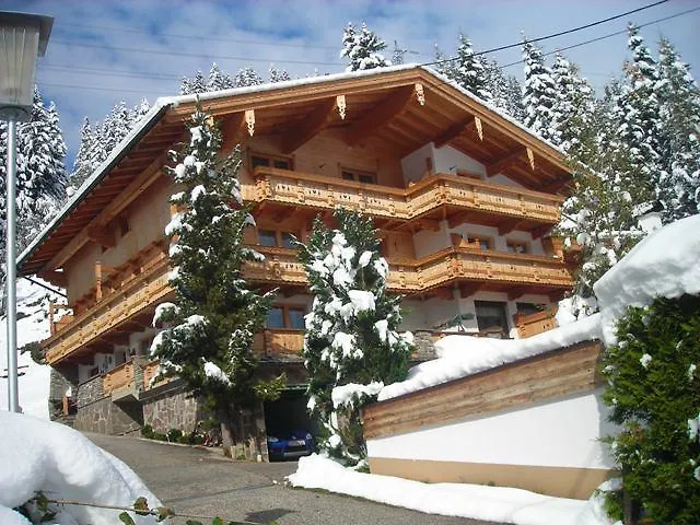 Gaestehaus Waldruh بيت ضيافة جيرلوس